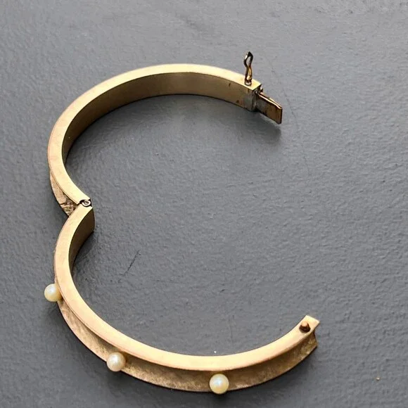 Art Deco Gold Filled Brushed gold filled Cultured pearl Bangle Bracelet . Winar - Picture 9 of 10